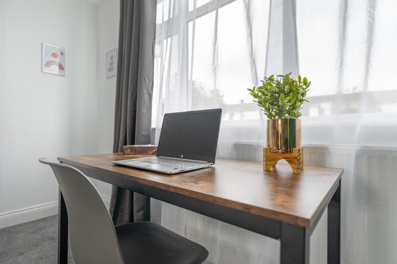 Contractor Accommodation Near Heathrow, Windsor Minutes From M4 スラウ エクステリア 写真
