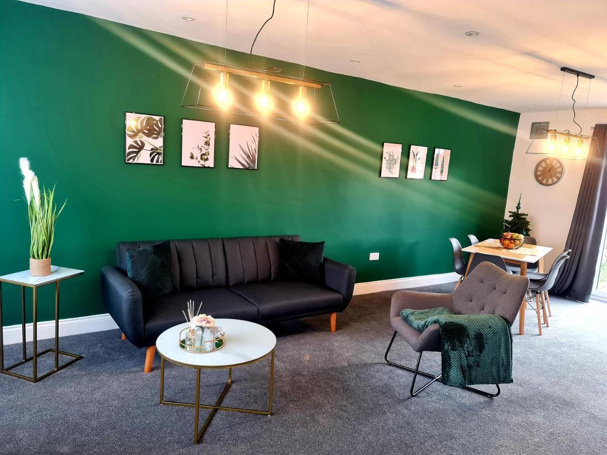 Contractor Accommodation Near Heathrow, Windsor Minutes From M4 スラウ エクステリア 写真